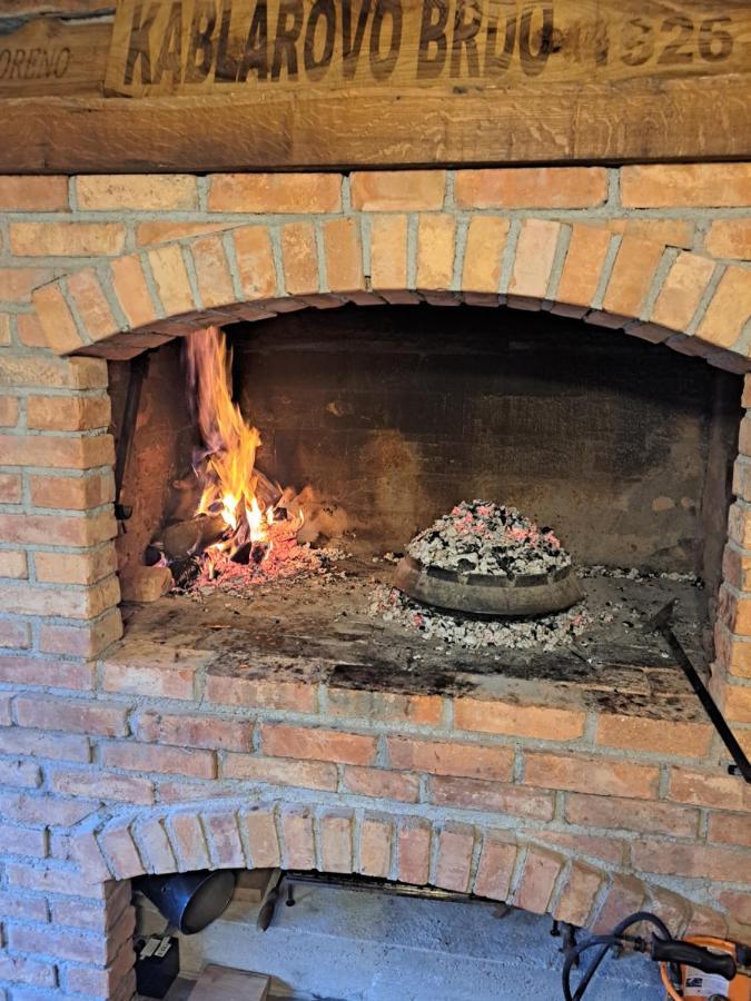 Gasthaus Ruralna Kuca Za Odmor Kablarovo Brdo Krnjak Exterior foto