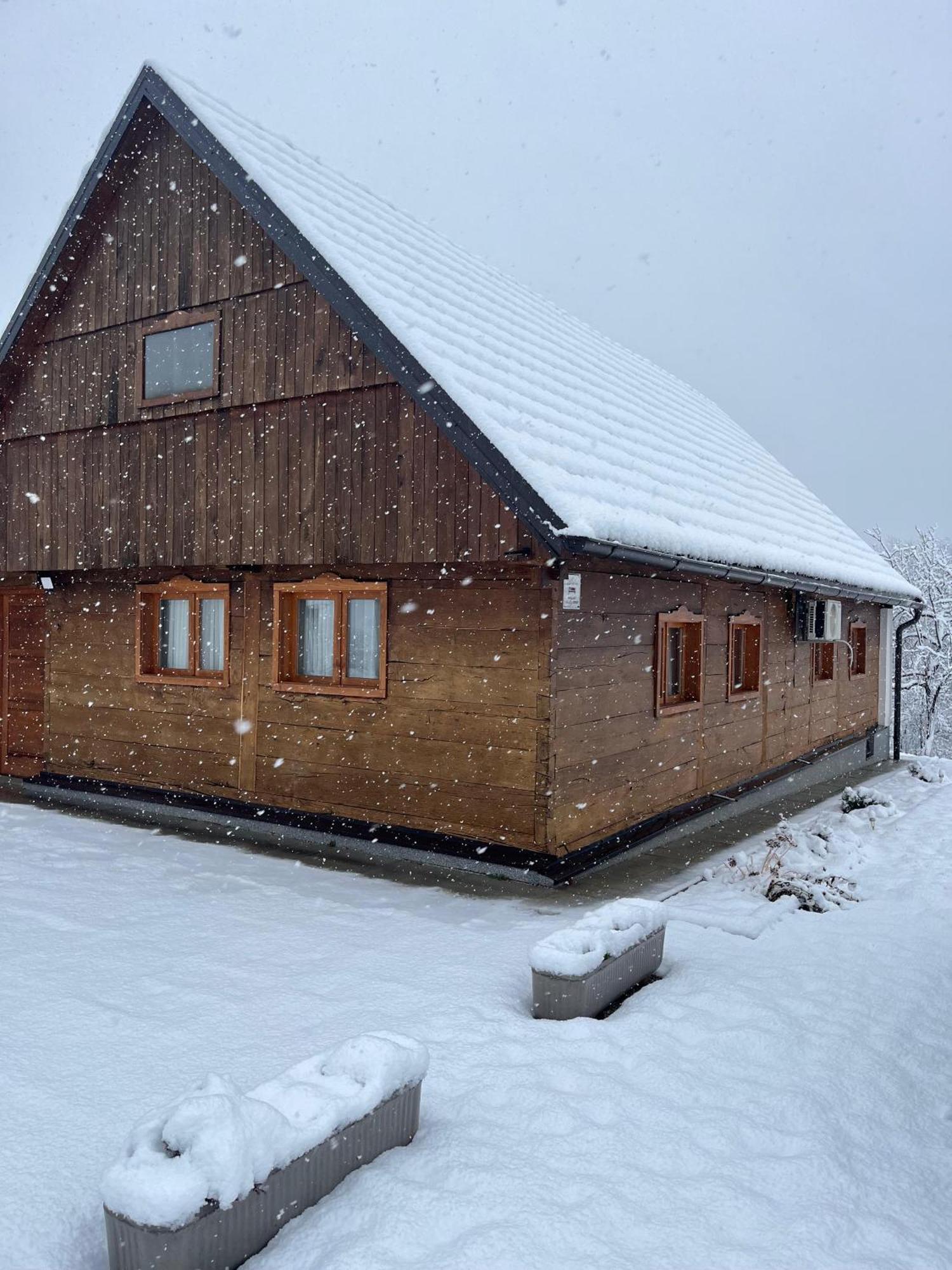 Gasthaus Ruralna Kuca Za Odmor Kablarovo Brdo Krnjak Exterior foto